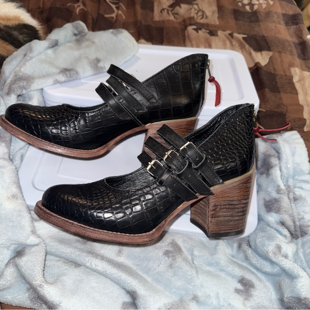 Freebird LEATHER Black Croc-Embossed MARY JANE Heels PUMPS 3 strap LIKE NEW - Picture 12 of 15